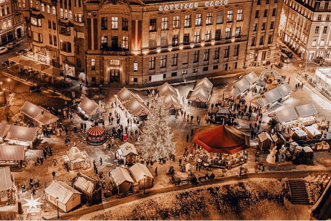 ラトビアの首都リーガに “本物のクリスマス” が到来！ 世界遺産の旧市街でクリスマス・マーケットがスタート