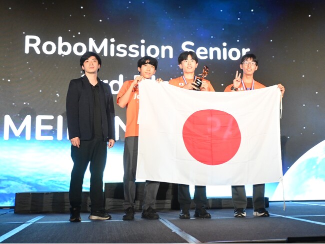 日本の高校生チームが世界第３位、銅メダル受賞！！　世界最大級の子どもたちの国際ロボット競技会「WRO 2025 シンガポール国際大会」