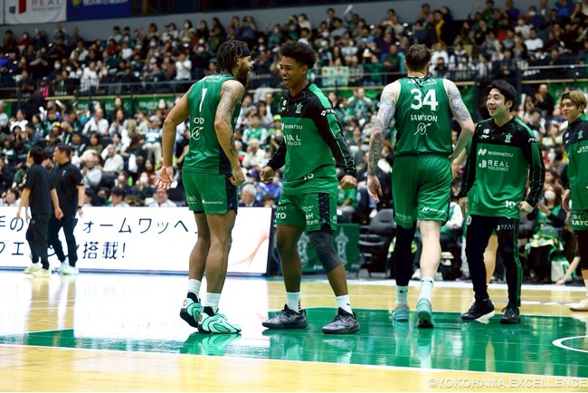 【横浜エクセレンス】西地区首位を走る神戸ストークスとの「GREEN DERBY」はチケット完売のホームにて逆転劇にて大きな1勝を掴みとる！