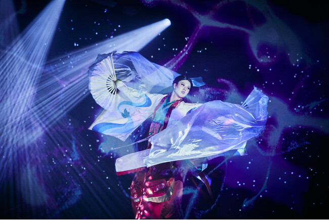 一旗プロデュース「飛鳥III オリジナルパフォーミングアーツ」の演目「KAGUYA −かぐや−」の公式記録写真を公開。新造客船「飛鳥III」の「リュミエールシアター」でロングラン上演中。