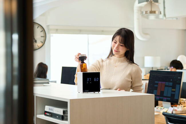 まるでデジタル時計。インテリアに溶け込む業務用アロマディフューザー「お届けFUWARI PRO」のサブスクリプション提供を開始