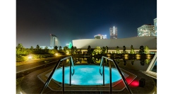 クリスマスイブ 特別ナイトプールを開催＜4組8名様限定＞