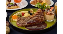 クリスマスランチが期間限定で登場。国産牛サーロインを贅沢に使用した特別メニュー