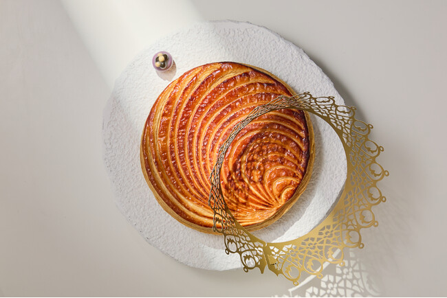 【UN GRAIN】新年を祝うフランスの伝統菓子で運試しを！「ガレット デ ロワ ナチュール」 12月1日(月)からご予約受付開始
