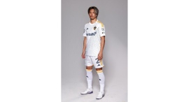 ハーバライフ、アメリカのプロサッカーチーム「LAギャラクシー」で活躍する元日本代表でディフェンダーの山根視来選手との個人スポンサー契約の締結を発表