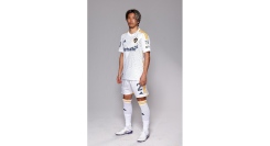 ハーバライフ、アメリカのプロサッカーチーム「LAギャラクシー」で活躍する元日本代表でディフェンダーの山根視来選手との個人スポンサー契約の締結を発表