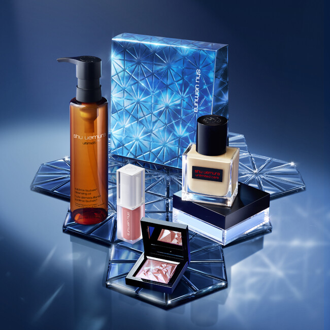 Unwrap the Joy, Celebrate the Season of Sparkle  . シュウ ウエムラから自在に組み合わせを楽しむキットが期間限定で登場。