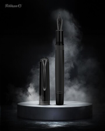 ＜2025年12月＞ドイツが誇る高級筆記具ブランド・ペリカンから万年筆「スーベレーンM809ブラックマット」がスペシャルエディションとして登場。
