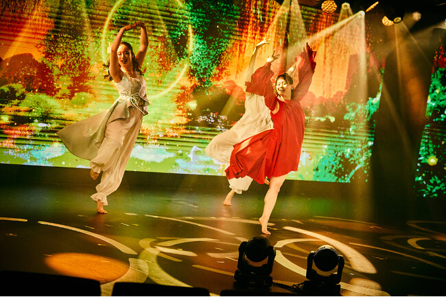 一旗プロデュース「飛鳥III オリジナルパフォーミングアーツ」の演目「MYSTERIO −ミステリオ−」の公式記録写真を公開。「飛鳥III」の「リュミエールシアター」でロングラン上演中。