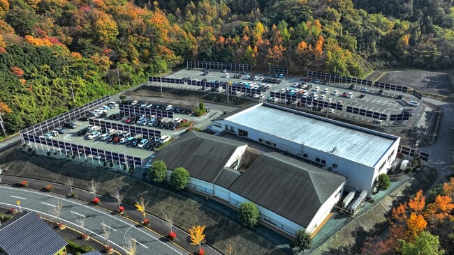 駐車場向け垂直ソーラー発電システムとして、国内最大規模