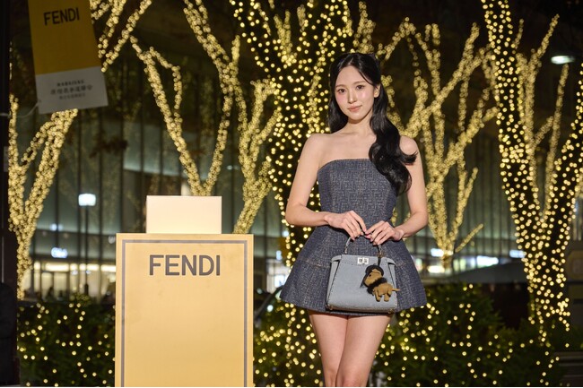 MINAさんが「表参道 フェンディ イルミネーション 2025」の点灯式に登場!