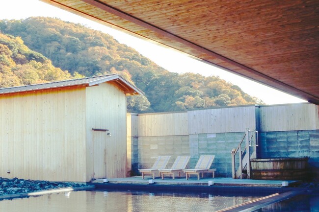 株式会社マルニ木工が初めて取り組んだ国産檜材の地産地消サウナ「kupu sauna」シリーズのkupu saunaチェアを「VISONサウナ」にて日本初導入