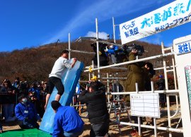 氷柱しがみ付き競争（2025年１月２6日撮影）