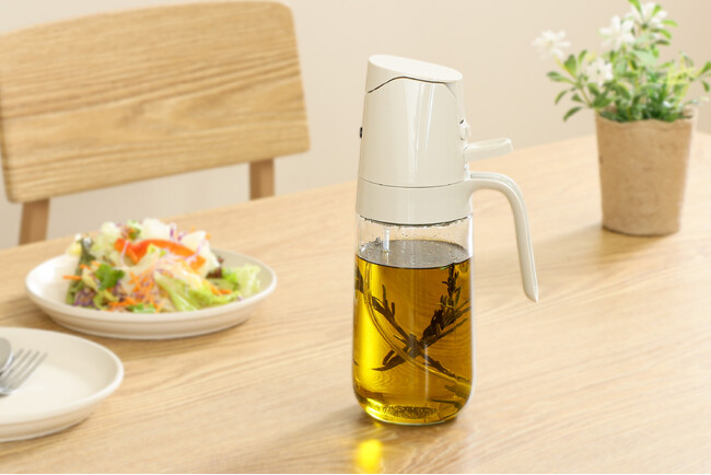 料理の「タイパ」向上、年末のキッチンを応援！片手操作可能な調味料入れ＆オイルポットなど6タイプを同時リリース。