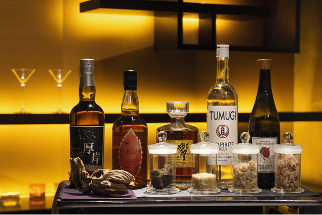 【星のや京都】約130年前に建てられた蔵で静寂な夜に「香りを味わう」。ジャパニーズウイスキーと悠久の香りが織りなす「薫香（くんこう）bar」をオープン
