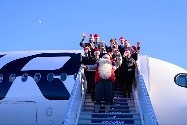 フィンエアー、クリスマスに先駆け、サンタクロースをフィンランドから招聘!