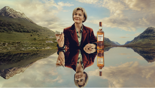 デュワーズのマスターブレンダー ステファニー・マクラウドが「World Whiskies Awards」にて、マスターブレンダーオブザイヤーを獲得