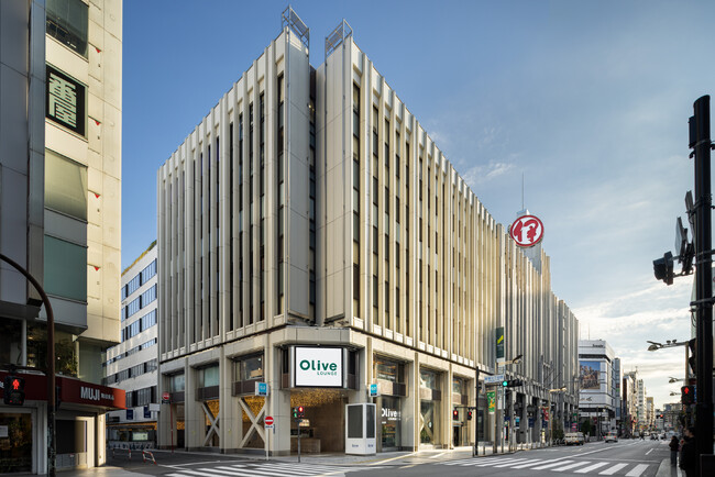 銀行・カフェ・オフィスが一体になった新店舗「Olive LOUNGE 新宿通」が12月8日オープン