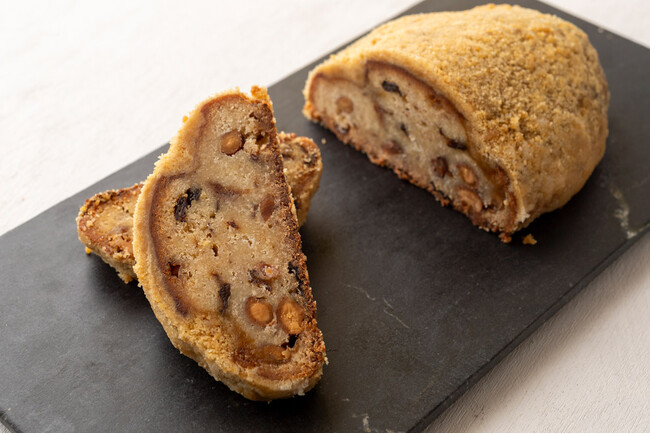 MAISON GIVREE 生姜と甘夏が香る、進化形。「黒糖のシュトーレン・生姜と甘夏のコクトーレン」熊本の食材を生かしたクリスマス菓子です。