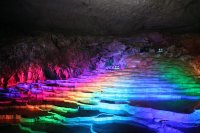 日本最大級の鍾乳洞が幻想的な光と音に包まれる　山口県美祢市「秋芳洞」で年末年始限定の　カラーライトアップイベントを開催！