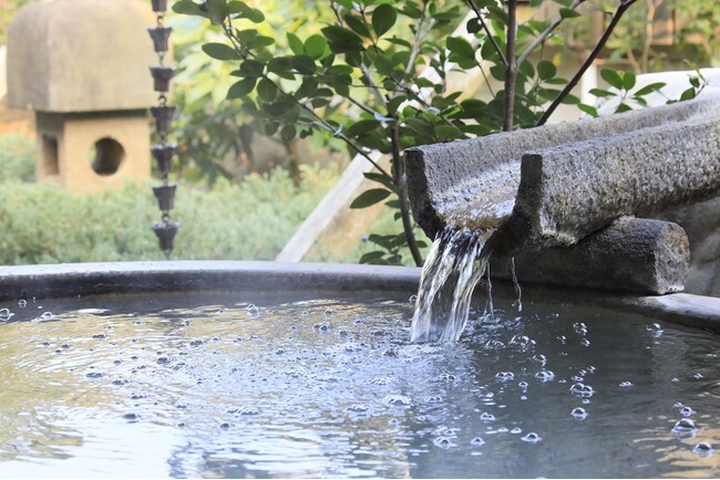 もっと“おこもり旅”湯河原温泉の旅館が「半露天風呂付客室」を増室　TVのない客室で心を満たす休日｜2025年12月18日