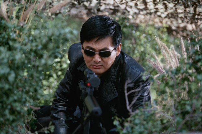 【本編無料公開】アントワ・フークア監督×チョウ・ユンファ主演の『リプレイスメント・キラー』を、大塚明夫ら豪華声優陣が出演する吹替版で12/12（金）21:00～期間限定無料公開！