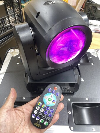 新製品 リモコンで制御可能な150Wムービングライト「VL-150W-Moving-IR」照明卓やDMXを使わずにムービングライトを制御できます。ホストクラブやガールズバー・カラオケ店などにおすすめ！