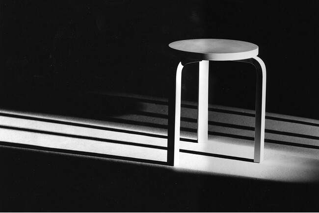 インターオフィス創業50周年記念 チャリティーオークション「One Stool, One Story Interoffice 50th Anniversary Charity Auction」を開催