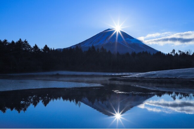 水面に伸びる“陽の光”と“ダブルダイヤモンド富士”で迎える新年の幕開け　富士本栖湖リゾート「ダイヤモンド富士鑑賞会」
