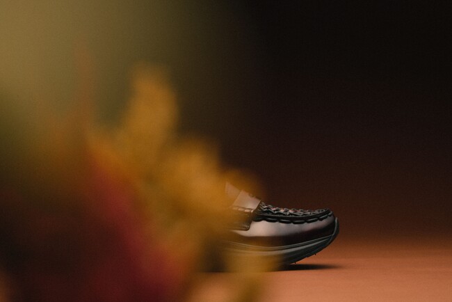 NEWカラーが数量限定で再登場！ 歩き心地の良さを叶えるアウトドア・フォーマル 『UNEEK LOAFER WK (ユニーク ローファー ダブルケー)』を 12月19日(金)に発売
