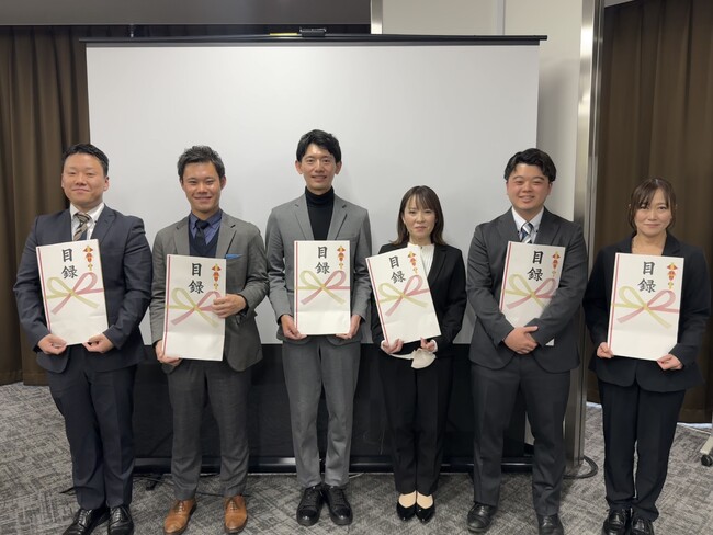【昭和西川　第1回創業祭企画】MuAtsu（ムアツ）ブルーで魅せるディスプレイコンテスト表彰式が開催されました＜最優秀賞は草加ファクトリーアウトレット店に決定！！＞