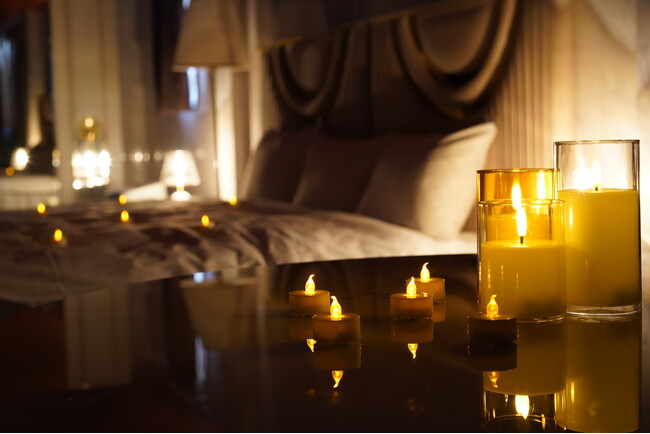 【愛知・知多半島】冬季限定｜夜の客室を“光のラウンジ”へキャンドルが織りなすクリスマス特別オプション「Candle Night Glow Room」提供開始！ホテル：ウッドデザインパーク野間