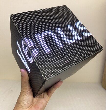 新製品 手のひらサイズの「 LED CUBE パネル 」バッテリー内蔵により、気軽に設置が可能、店舗内のデジタルサイネージやエンタメへの活用など幅広くご使用ができます。