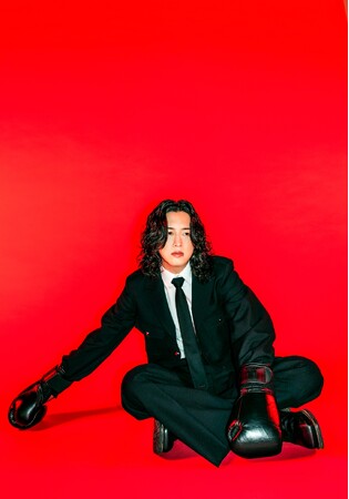 キタニタツヤ、2026年秋にNew Album「DEKAI」、「PURE」2枚同時リリースを発表。来年7月にはEveら迎えた対バンライブ“Hugs Vol.6