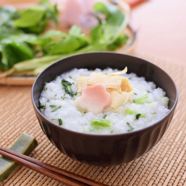 【梅の花テイクアウトショップ】七草と湯葉のやさしい味わいでほっと一息… 「七草がゆ」を数量限定で販売