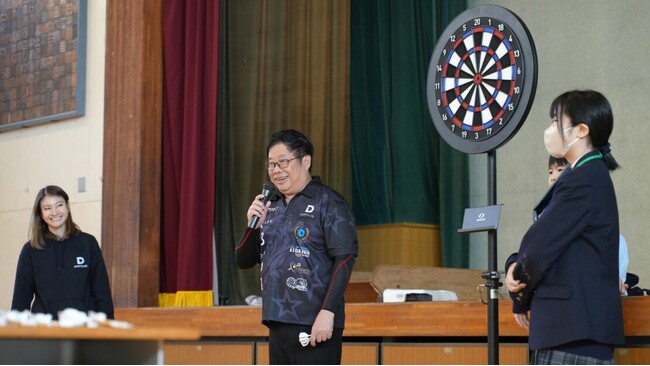 世界10か国・200名が参加　生徒主体運営のダーツ国際交流イベントを代々木中学校で開催