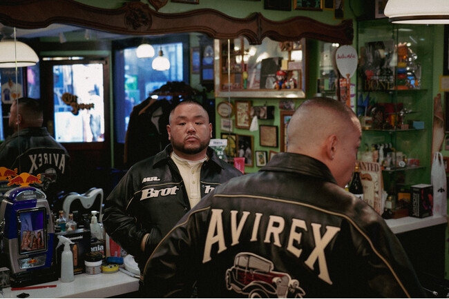 「AVIREX」より「MR.BROTHERS CUT CLUB」とのコラボレーションアイテムが発売！