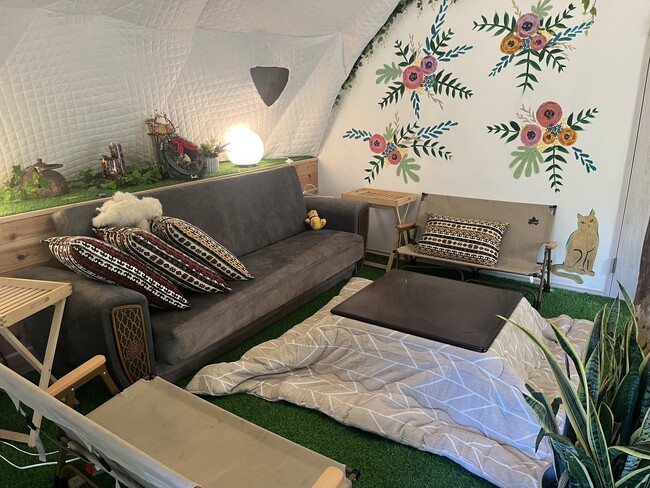 こたつで鍋パ(ハート) 映えテントで女子会♪暖房・トイレ・ベッド完備で子連れも安心！“冬映えグランピング”が日帰りで気軽に楽しめる！手ぶらでOK！選べる《BBQ or 冬限定鍋》付き贅沢冬のアウトドア体験