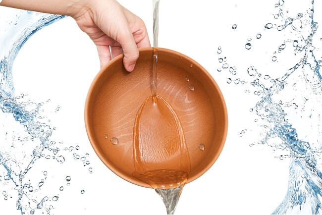 【新発売】水も油もサッと弾いて後片付けが時短に！木製食器風なのに食洗機・レンジOKな「撥水合成漆器シリーズ」