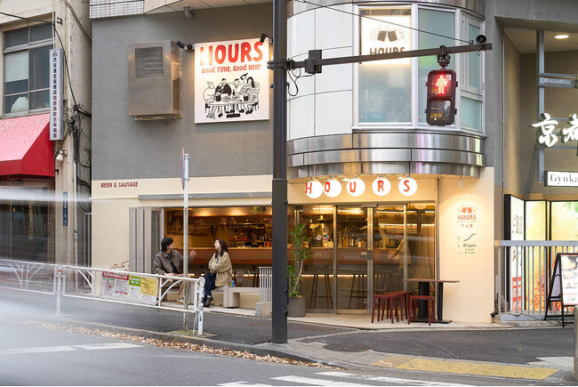 渋谷道玄坂交差点にこだわりのクラフトビール＆ソーセージが楽しめる「HOURS（アワーズ）」が新たに誕生。21時間営業で「自分らしい時間」を提供。