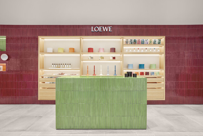 LOEWE Perfumes（ロエベ パルファム）が、東京・西武池袋本店1階の新フレグランスゾーンに新店舗をオープン