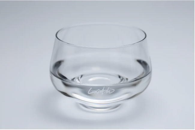 科学的に「刺激臭が減り」「フルーティーな香りが立つ」日本酒専用酒器SHUWANからグラスバージョンが登場！