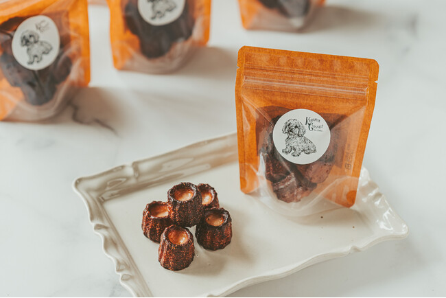 蔵前の焼きたてカヌレ専門店「KURAMAE CANNELE」愛犬とおやつ時間を楽しむために開発した、オリジナルレシピの「愛犬用クラマエカヌレ」を発売