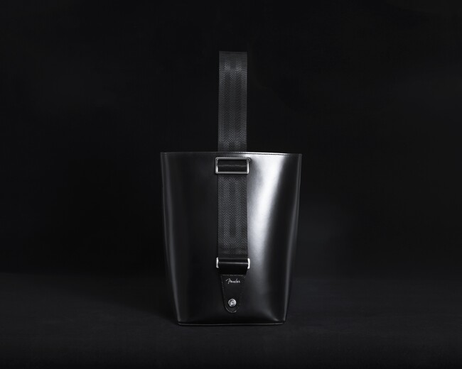 ギターストラップを“纏う”バッグ『Fender(R)︎ Strapbag Leather』12月19日（金）発売