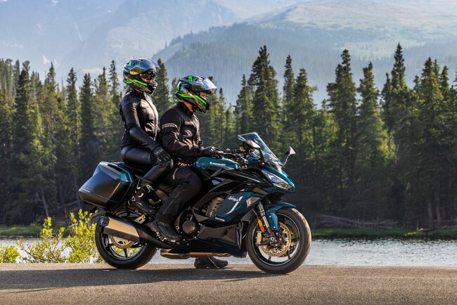 ライダーサポート機能が充実した「Ninja 1100SX」「Ninja 1100SX SE」が新たなカラー&グラフィックで2026年1月17日発売開始