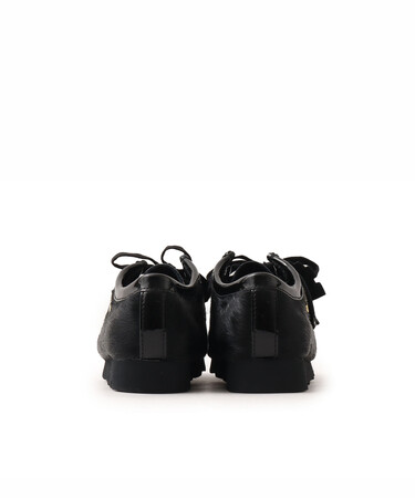 「Clarks Originals」 × 「atmos」 × 「BlackEyePatch」の トリプルコラボレーション『Wallabee』が”色気”あるデザインで登場