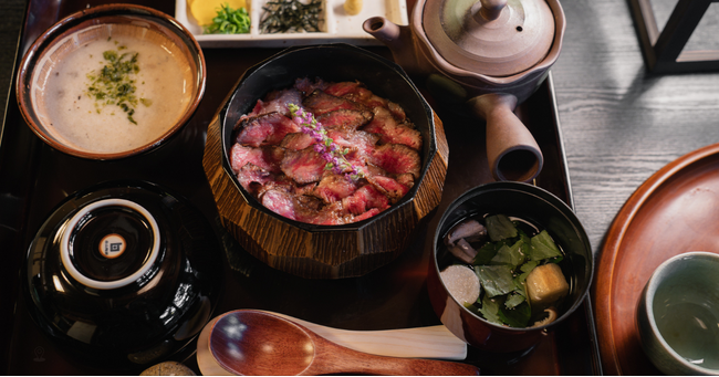 【愛知・瀬戸】【12/27～12/29／売り切れごめん】1日10食限定「 瀬戸山麓牛を使用した～牛まぶし御前～」 合掌造り×囲炉裏で過ごす“今年最後のご褒美ランチ”！！｜自然薯茶屋