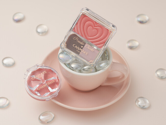 【キャンメイク】使うたびキュン(ハート)大人気のハート柄チーク「パウダーチークス」から新色登場！見たまま高発色の「クリームチーク」新色もリニューアル容器で2025年12月下旬より発売