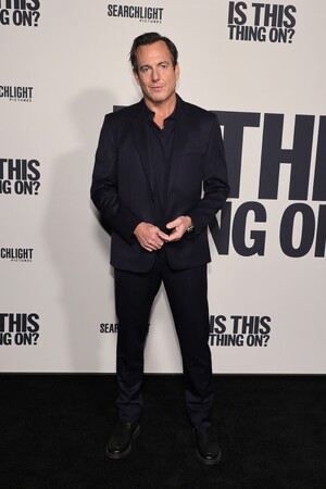 【ロロ・ピアーナ】 ウィル・アーネットが、映画『これって生きてる？』のロサンゼルスプレミアにてロロ・ピアーナを着用