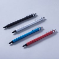 ～手にフィットする曲線的なボディと滑りにくいグリップが特長～
シャープペンシル「インタリオシャープ05」を新発売！